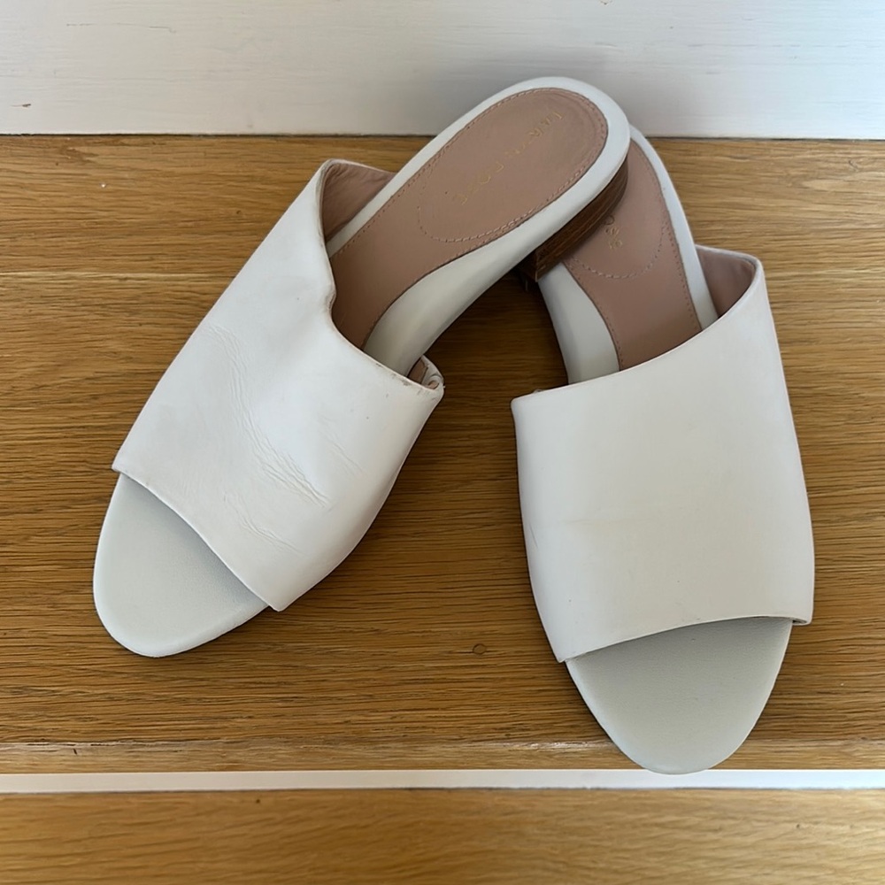 Taryn Rose size 9 Women's White Slide Sandals
